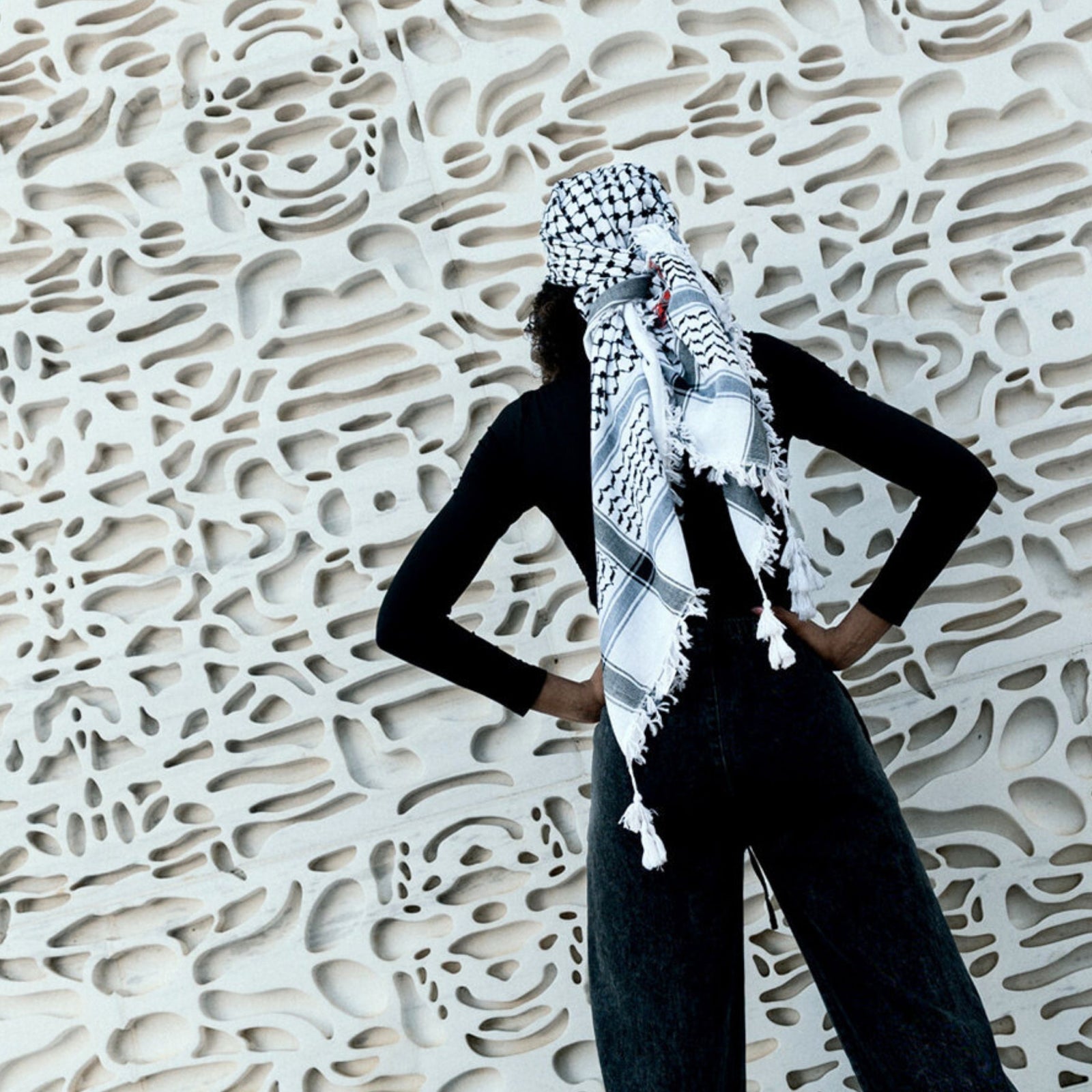 BLACK & WHITE MAKATEEB (MESSAGES) COTTON KEFFIYEH