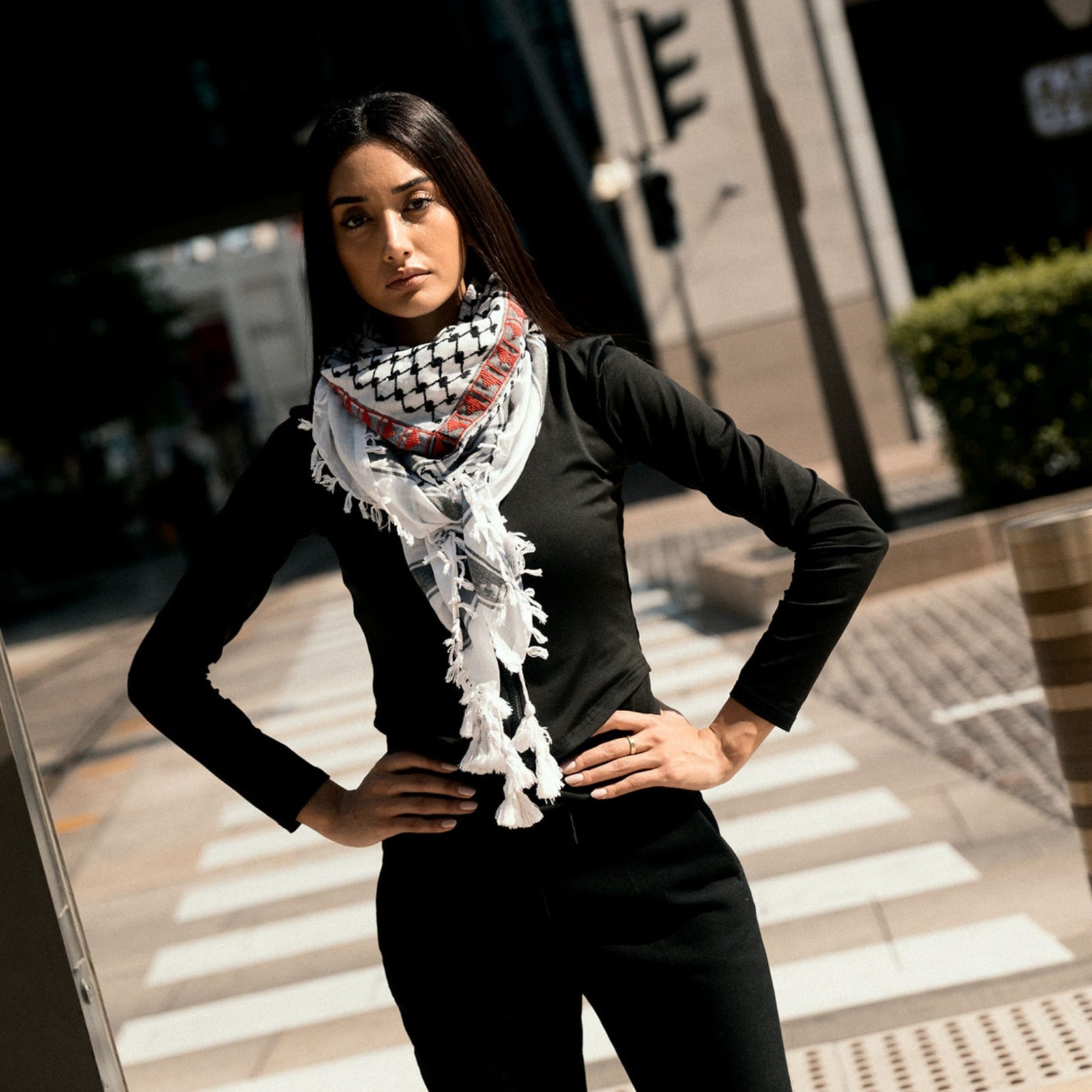 BLACK & WHITE MAKATEEB (MESSAGES) COTTON KEFFIYEH
