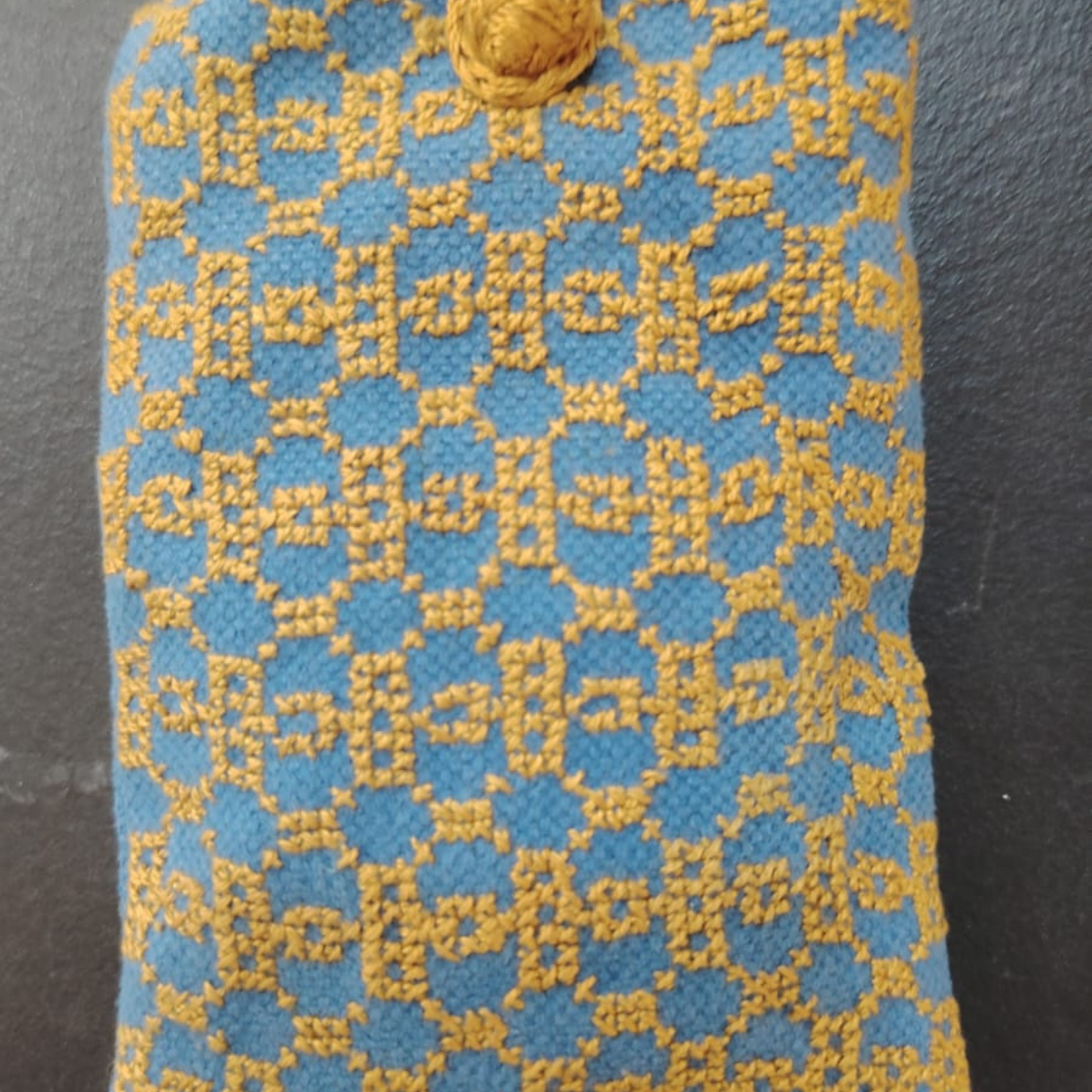 COTTON & LINEN PHONE POUCH | BEEHIVE