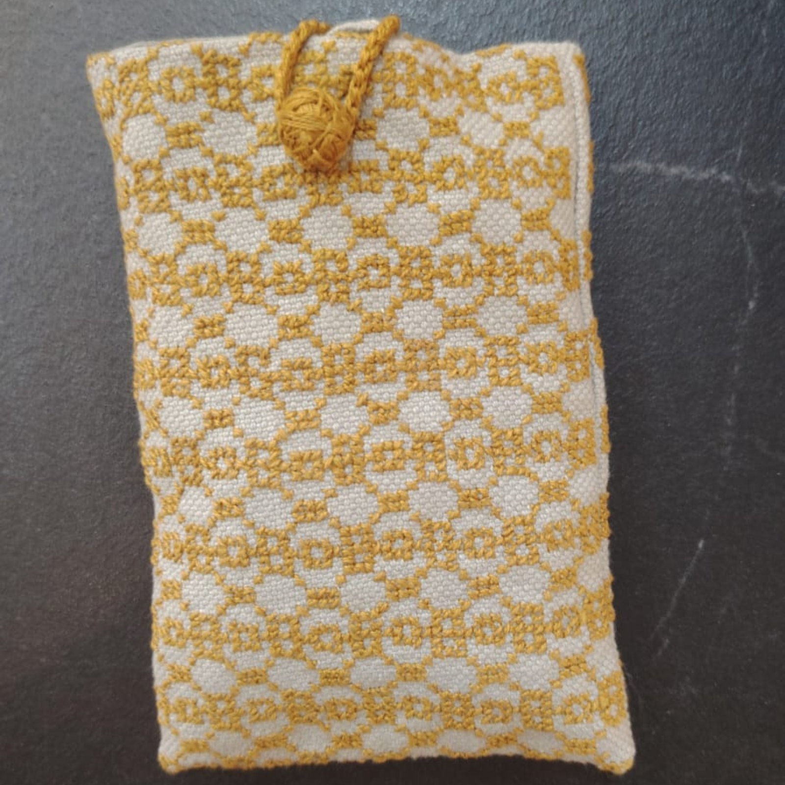 COTTON & LINEN PHONE POUCH | BEEHIVE