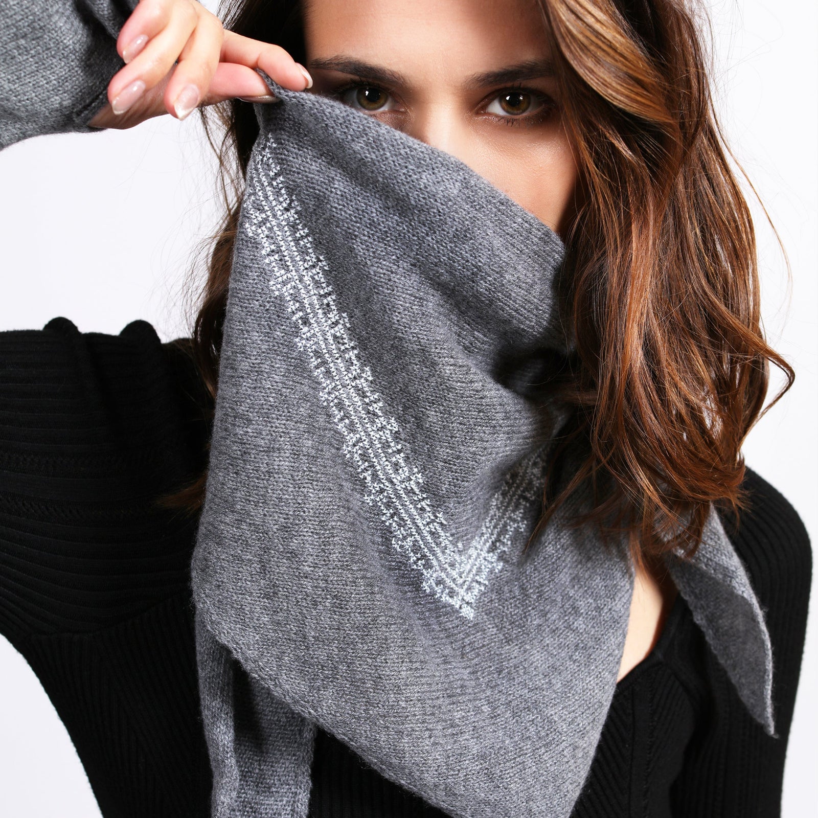 GRAY CASHMERE TRIANGLE SCARF IBRAHIM